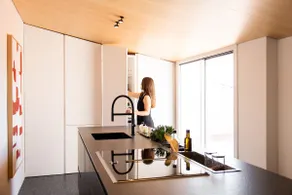 Designer penthouse with views - Image 2