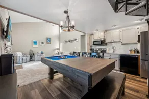 Ski at Hidden Valley or Seven Springs | HUGE Master Suite - Image 2