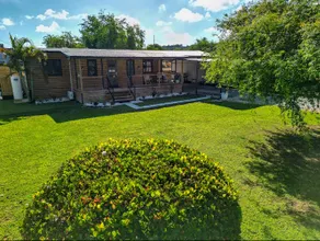 Cozy oasis and ideal location - Image 2