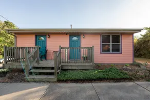 Ruby Ranch - Adorable Home on Large Green Space - Image 5