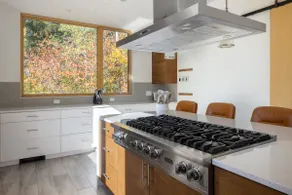 Luxury modern retreat - Image 5