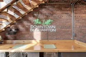 The Loft: Two Level Designer Apt - Image 4