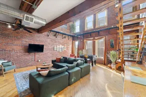 The Loft: Two Level Designer Apt - Image 5