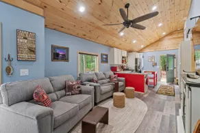 Private Dock! Golf, Hot Tub, Sparkling Clean - Image 4