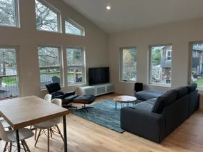 Modern Cannon Beach Cabin - Image 2