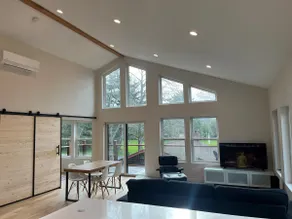 Modern Cannon Beach Cabin - Image 3