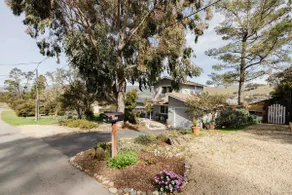 Cozy Cambria Bungalow - Image 4