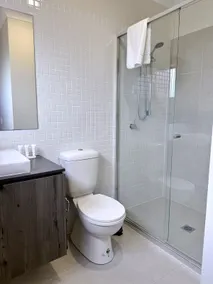 Theme Park Retreat Coomera 5 Beds Villa - Image 3