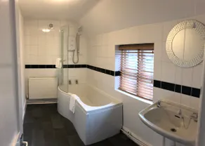Family Apartment at Traditional Country Inn - Image 4