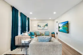 OneNinth-Luxury Downtown Retreat - Image 4