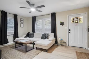 Cozy contemporary Heights House - Image 3