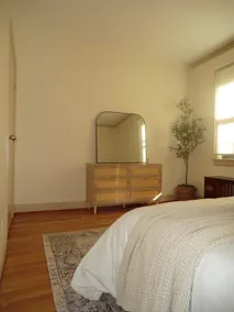 2BR unit – Near 7, M, R, E and F train + Buses - Image 2