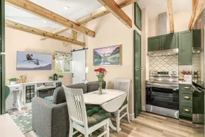 Charming 1bdrm upscale Cottage - Image 3