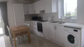 Small House - Image 4