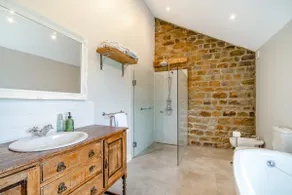 5 bedroom Farm House - Image 5