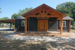 Modern lodge style. Sleeps 8 + Large Outdoor Space - Image 2