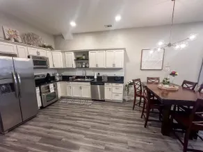Blue House - Cozy 3 Bedroom, King Bed, Rotary Park - Image 5