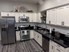 Blue House - Cozy 3 Bedroom, King Bed, Rotary Park - Image 4
