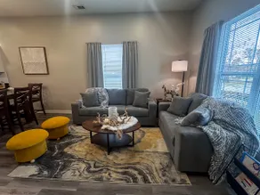 Blue House - Cozy 3 Bedroom, King Bed, Rotary Park - Image 3