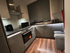 FREE Parking | sleeps 5 |1.6GB Fast WiFi - Image 2
