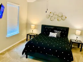 House 3-Bed 2,5-Bath FREE Parking - Image 3