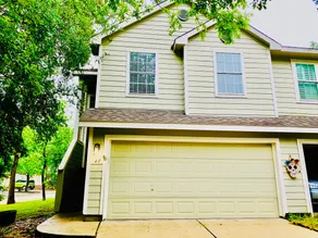 House 3-Bed 2,5-Bath FREE Parking - Image 2