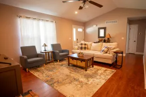 Hoover House: Your Fort Wood Sanctuary - Image 4