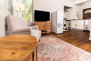 Boutique 1 BR at Park Place - Image 4