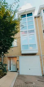 3 BR home w/self check in, direct train to London - Image 5