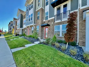 Large, Glamourous townhome in Liberty Twp. - Image 5