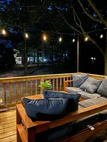 Luxurious Spacious Retreat Close to Everything - Image 3