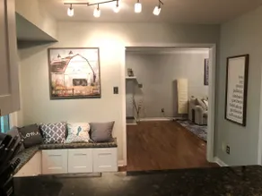 Luxurious Spacious Retreat Close to Everything - Image 4