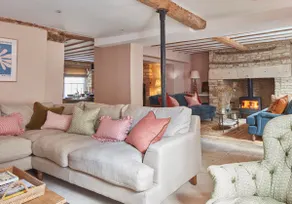 Cotswold House | Garden | Sleeps 12 | Walk to Pubs - Image 4