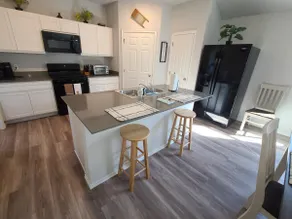 Mac's Cozy Farm House - Image 5