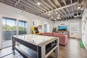 Lakefront Retreat with Luxury Touch - Image 3