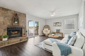 Lakefront Retreat with Luxury Touch - Image 2