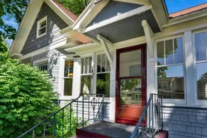Story book 1920s home down town, quiet and cozy - Image 2