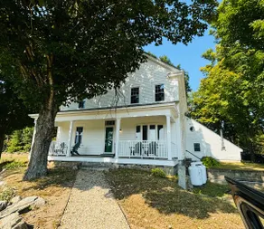 4 Bed, 2.5 Bath Farmhouse - Image 2