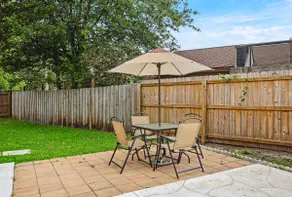 5 Star! Central, quiet, convenient neighborhood! - Image 2