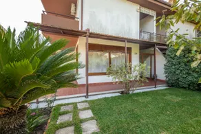 Elegante Villa con Giardino tra Catania ed Etna - Image 2