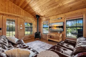 Lake Escape Awaits, Book Your Waterfront Getaway! - Image 5