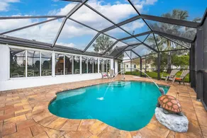 Charming 3-bedroom canal house with private pool - Image 5