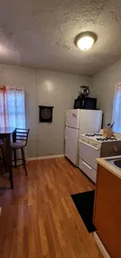 1 King Bd Apt, Students Welcome, Close to evrythng - Image 4