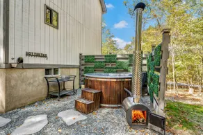 Bushkill Bliss w/ Hot tub near Falls & Shawnee - Image 3