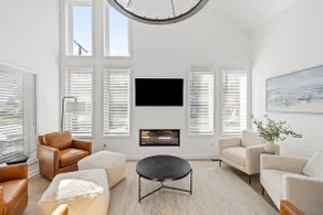 Modern Retreat nr Kroger Field, Hot Tub, Fire Pit - Image 2