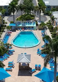 Private beach access with water & heated pool - Image 5