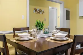 Charming Centrally Located Home: Up to 6 Guests - Image 4
