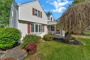 Comfy 4BR | Fenced Yard near UB & Niagara Falls! - Image 2