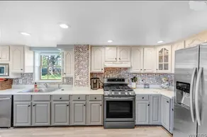 Comfy 4BR | Fenced Yard near UB & Niagara Falls! - Image 5
