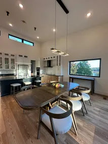 Stylish and Modern Lakefront House, Dog Friendly - Image 4